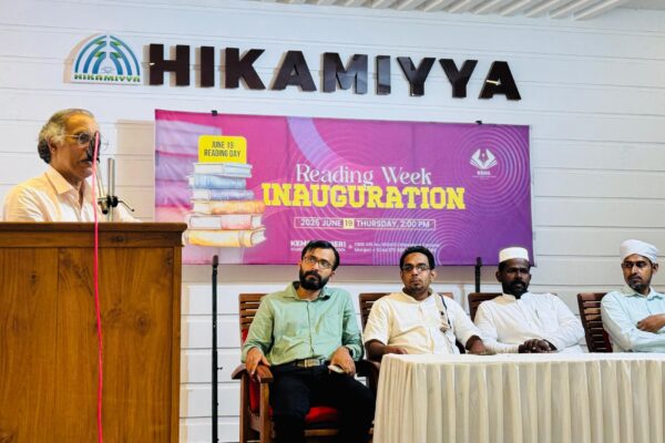 കെംസ് വായനവാരം എഴുത്തുകാരൻ പി കെ പാറക്കടവ് ഉദ്ഘാടനം ചെയ്തു.