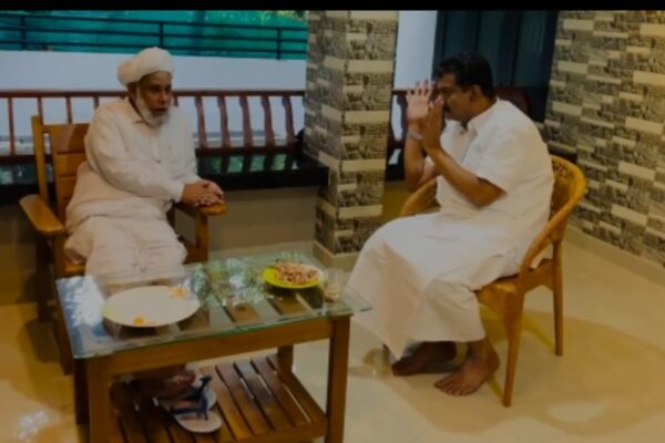 ജിഫ്രി മുത്തുക്കോയ തങ്ങളുമായി കൂടിക്കാഴ്ച്ച നടത്തി പിവി അന്വര്; കൂടിക്കാഴ്ച തങ്ങളുടെ വീട്ടിലെത്തി