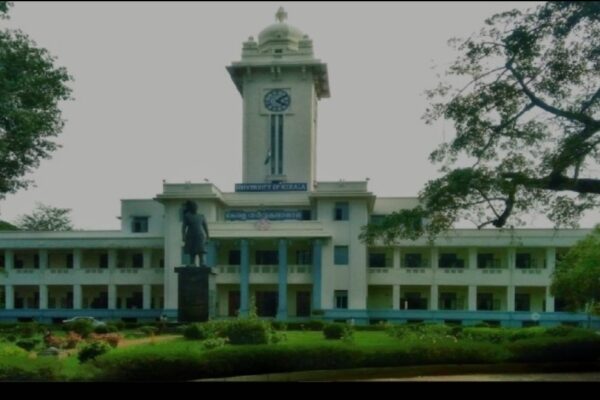 കേരള സർവകലാശാല സിൻഡിക്കേറ്റ് പിരിച്ചുവിടാൻ ആലോചന; സിസ തോമസിന്റെ റിപ്പോർട്ടിൽ തുടർനടപടി ഇന്നുണ്ടായേക്കും