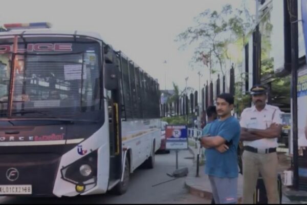 കേന്ദ്രസർക്കാരിന്റെ തൊഴിലാളിവിരുദ്ധ നയങ്ങൾക്കെതിരെ പ്രതിഷേധം; ദേശീയ പണിമുടക്ക് ആരംഭിച്ചു