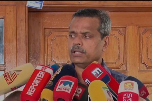 ‘കേരളം കൂടെ നിന്നു, പക്ഷേ വെള്ളിനാണയങ്ങള്ക്കായി സഹപ്രവര്ത്തകനെ മരണത്തിലേക്ക് എത്തിക്കാന് വരെ ശ്രമിച്ചവരുണ്ട്’; KGMCTA വാട്ട്സ്ആപ്പ് ഗ്രൂപ്പില് ഡോ. ഹാരിസിന്റെ വൈകാരിക സന്ദേശം