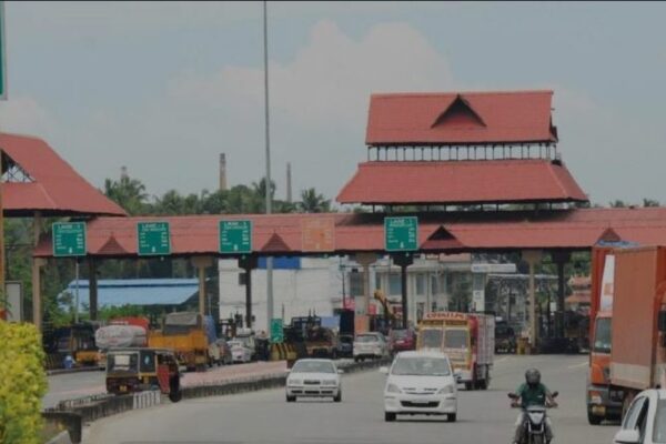 പാലിയേക്കര ടോൾ പ്ലാസയിലെ ടോൾ പിരിവ് മരവിപ്പിച്ച് ഹൈക്കോടതി; നടപടി നാലാഴ്ചത്തേക്ക്
