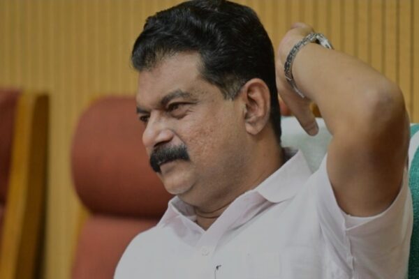പി വി അൻവർ 12 കോടി വായ്പയെടുത്ത് തട്ടിപ്പ് നടത്തിയെന്ന് പരാതി; മലപ്പുറം കെ എഫ് സിയിൽ വിജിലൻസ് പരിശോധന