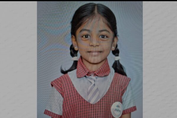 കൊഴിഞ്ഞാമ്പാറയില് ബസ് ശരീരത്തിലൂടെ കയറിയിറങ്ങി രണ്ടാം ക്ലാസുകാരിക്ക് ദാരുണാന്ത്യം