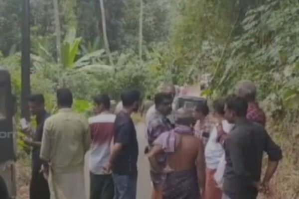 വിവാഹമോചനവുമായി ബന്ധപ്പെട്ട് കോടതിയില് നിന്ന് വിധിവരാനിരിക്കെ ഭാര്യയേയും ഭാര്യാമാതാവിനേയും വെട്ടി; ശേഷം യുവാവ് തൂങ്ങിമരിച്ചു