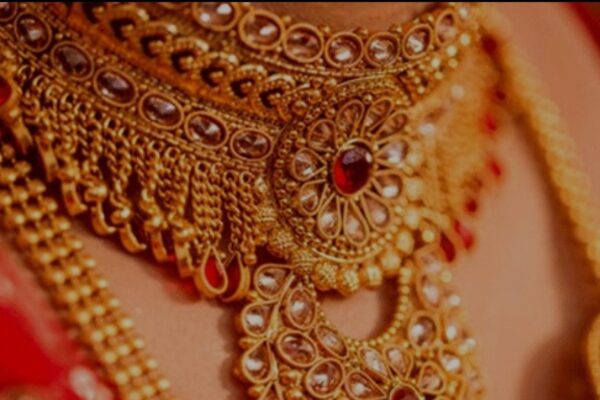 കുതിപ്പിന് അവധി; ഇപ്പോഴും സ്വര്ണം താങ്ങാവുന്ന വിലയിലെത്തിയോ? അറിയാം ഇന്നത്തെ നിരക്കുകള്