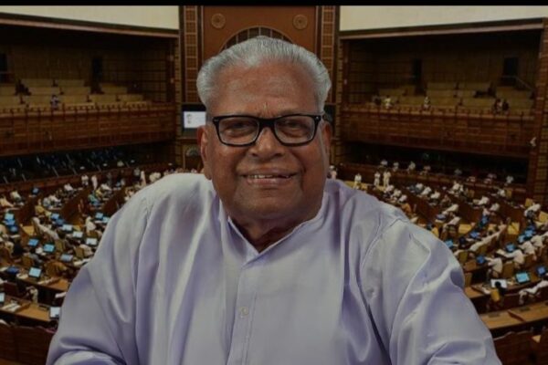 ‘വിഎസ് നേരിന്റെയും സഹനത്തിന്റെയും പ്രതീകം’; വി എസ് അച്യുതാനന്ദന് ചരമോപചാരം അർപ്പിച്ച് നിയമസഭ