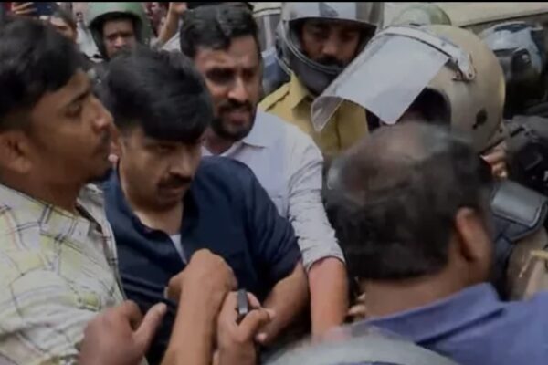 ശബരിമല സ്വർണമോഷണ പ്രതിഷേധം; സന്ദീപ് വാര്യർ ഉൾപ്പെടെ 17 പ്രതികൾക്കും ജാമ്യമില്ല