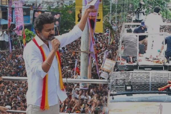 കരൂർ ദുരന്തം: തമിഴ്നാട്ടിൽ വിജയ്യുടെ നിർണായക നീക്കം; മാമല്ലപുരത്തെ ഹോട്ടലിൽ വച്ച് നാളെ ഇരകളുടെ കുടുംബത്തെ നേരിൽ കാണും
