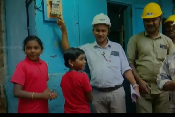 വെളിച്ചമെത്തി; വണ്ടിപ്പെരിയാറിലെ സഹോദരിമാരുടെ വീട്ടില് വൈദ്യുതി പുനഃസ്ഥാപിച്ചു