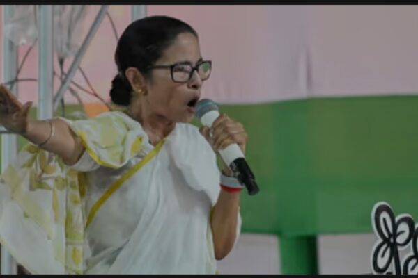 ‘തന്റെ വാക്കുകൾ മനപ്പൂർവം വളച്ചൊടിച്ചു’; കൂട്ടബലാത്സംഗകേസിലെ വിവാദ പരാമർശത്തിൽ മമത