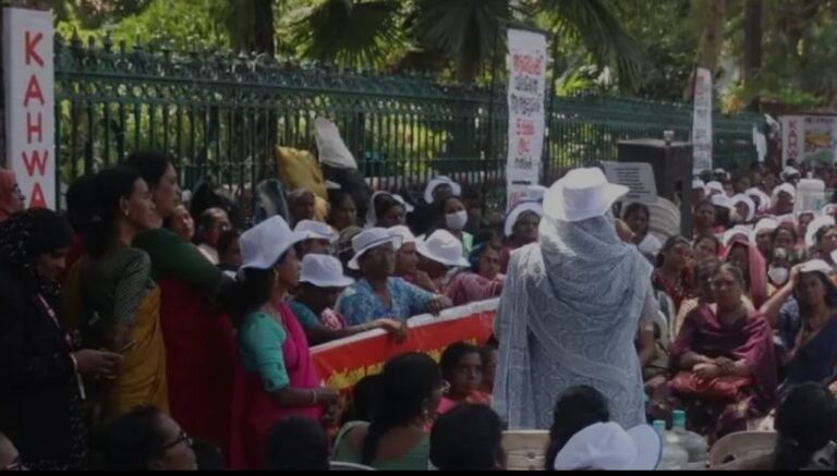 ആവശ്യങ്ങൾ പൂർണമായി അംഗീകരിച്ചില്ല; സെക്രട്ടറിയേറ്റിനു മുന്നിലെ സമരം തുടർന്ന് ആശമാർ