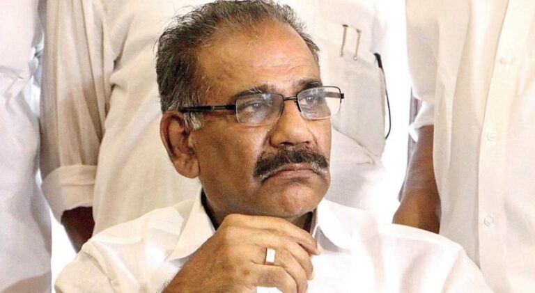 എന്‍സിപിയില്‍ എകെ ശശീന്ദ്രന്റെ സ്ഥാനാര്‍ഥിത്വത്തിനെതിരെ വിമതനീക്കം; മുക്കം മുഹമ്മദിന്റെ അധ്യക്ഷതയില്‍ അടിയന്തരയോഗം
