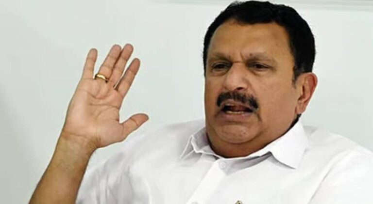 ‘മുഖ്യമന്ത്രിയെ തീരുമാനിക്കുന്നത് വാട്സ്ആപ്പ് ഗ്രൂപ്പുകൾ അല്ല, ഹൈക്കമാൻഡ് ആണ്’; കെ മുരളീധരൻ